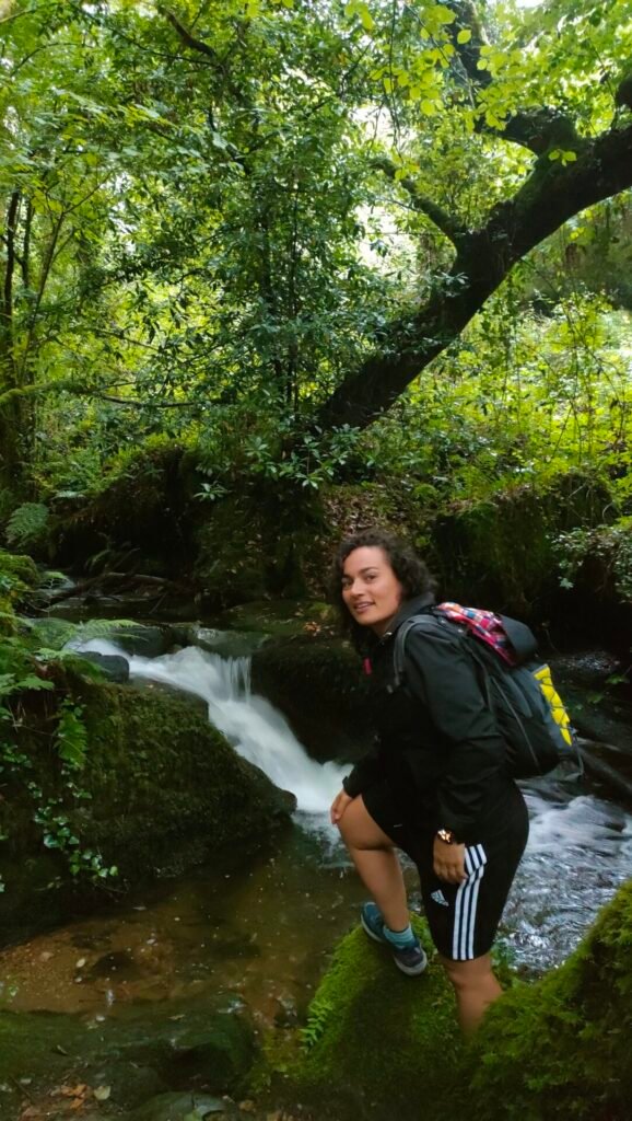 No Caminho, junto a uma cascata